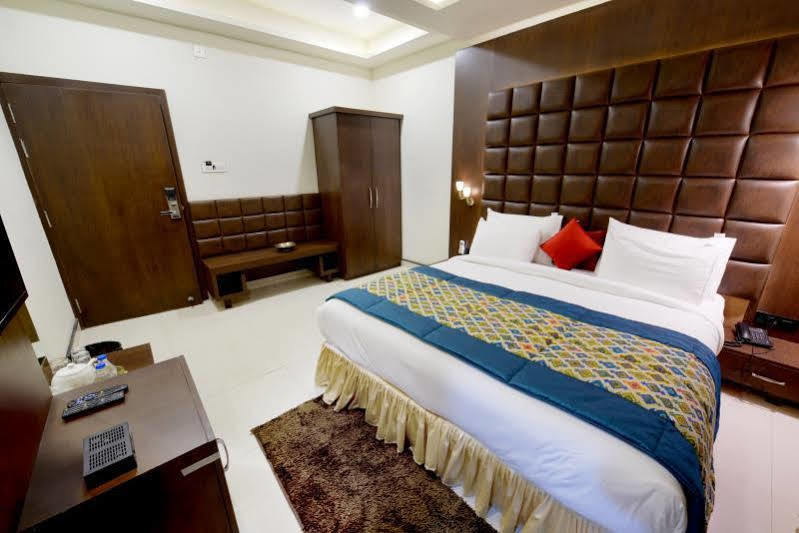 Hotel Mk Vivanta Гвалиор Екстериор снимка